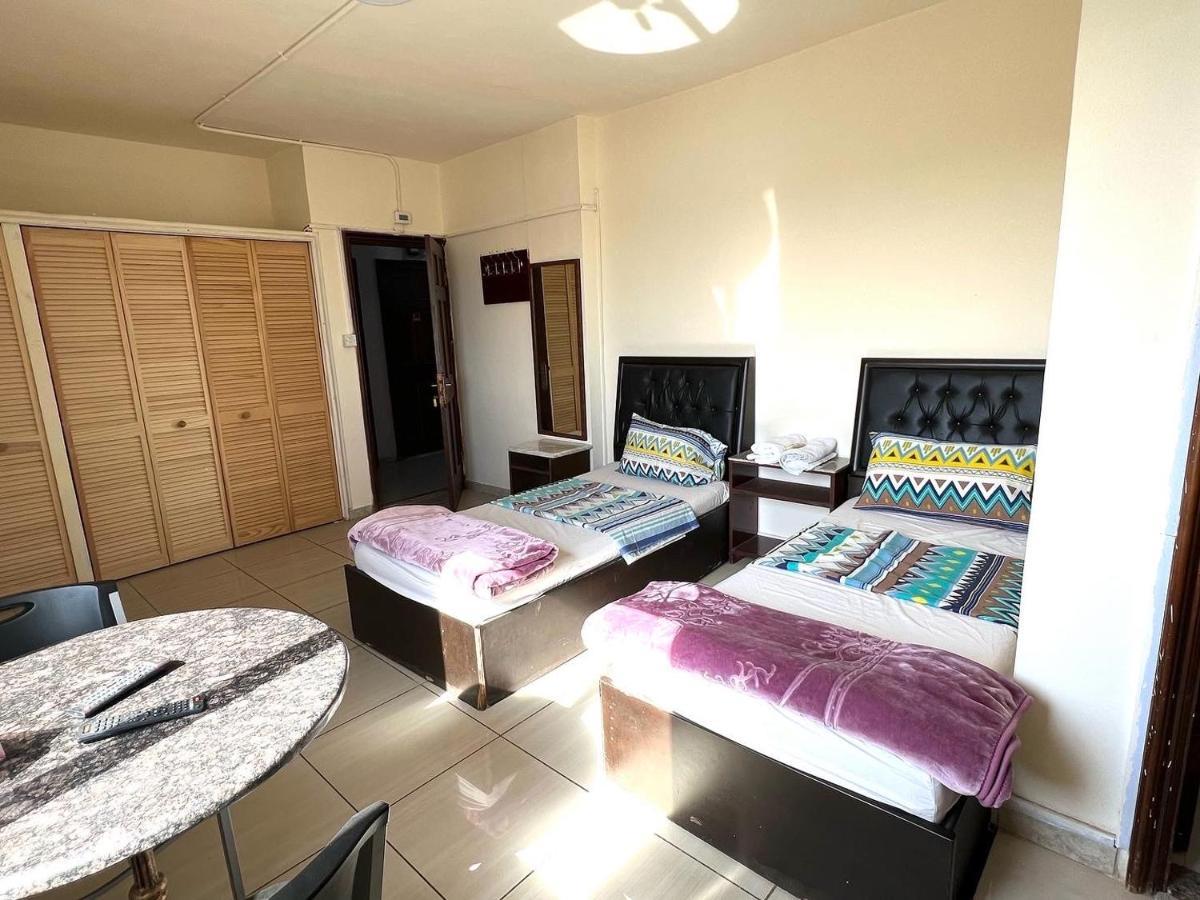 Al Qatal Building Apartment Al Qastal Luaran gambar