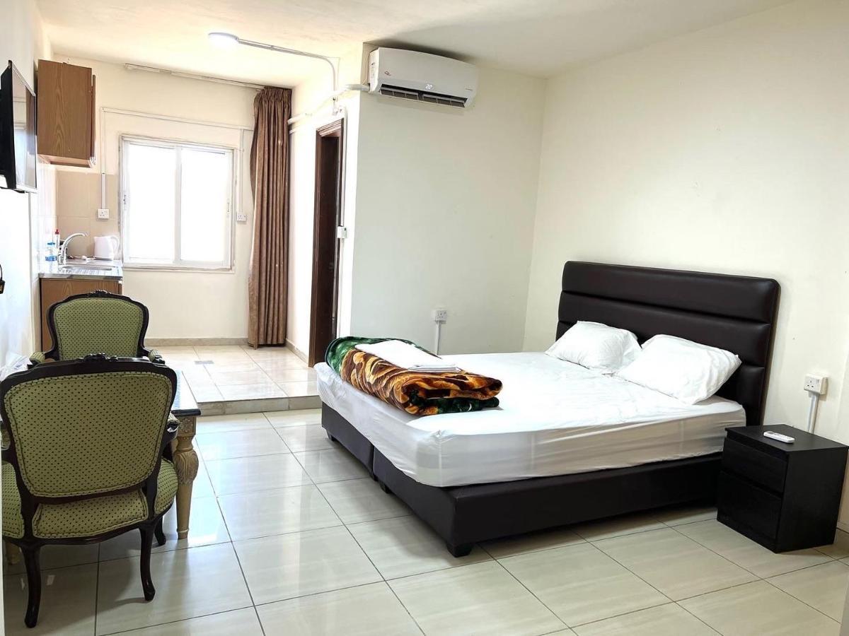 Al Qatal Building Apartment Al Qastal Luaran gambar